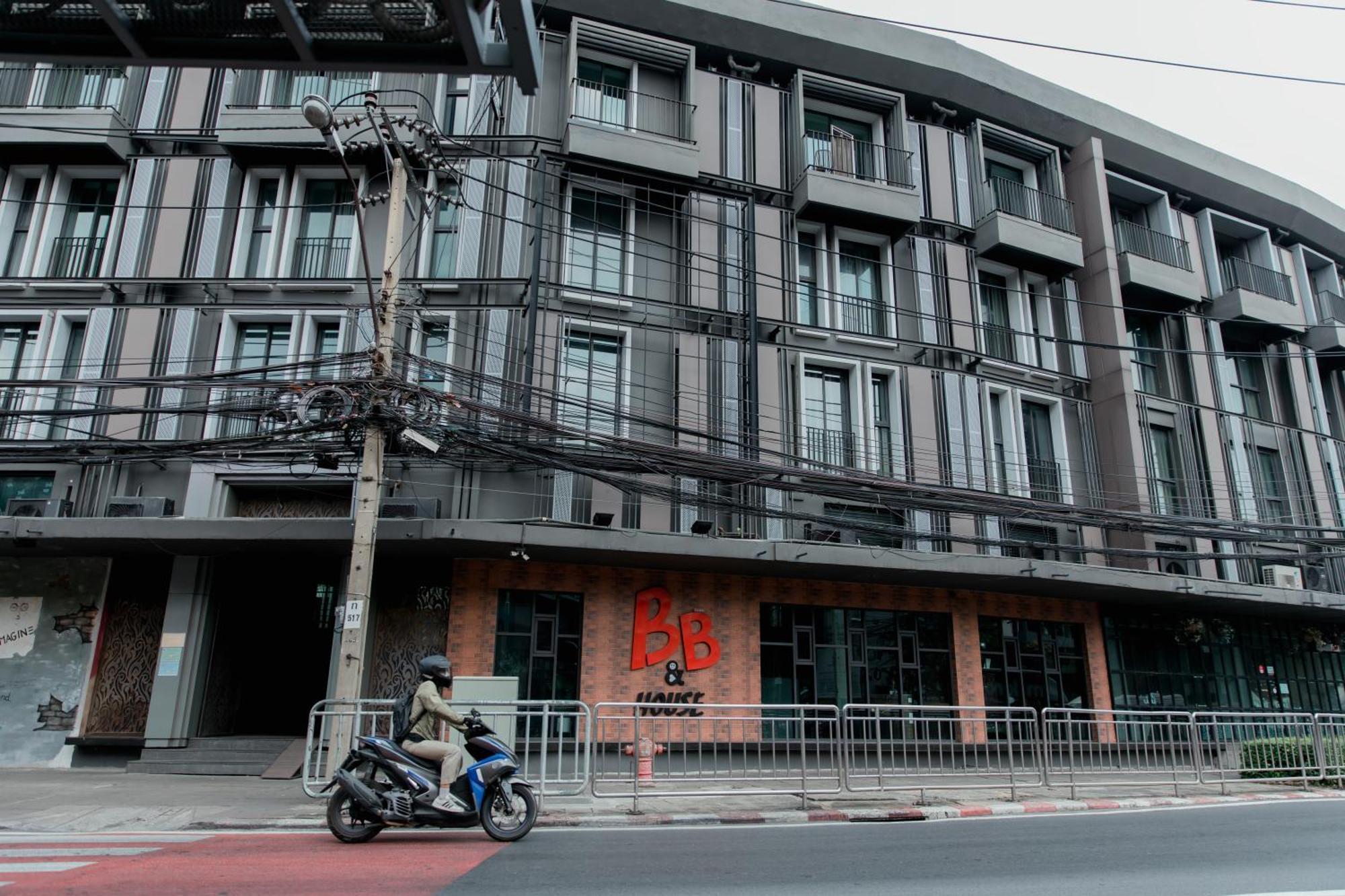 Bbhouse Khlongtan Hotel Bangkok Exterior photo
